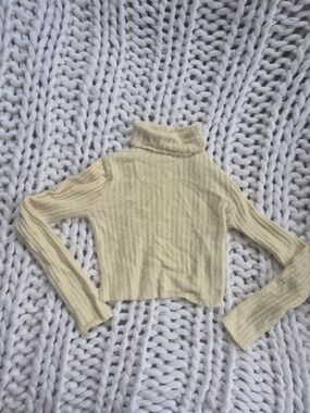 Pale Yellow Ribbed Cropped Turtleneck Sweater